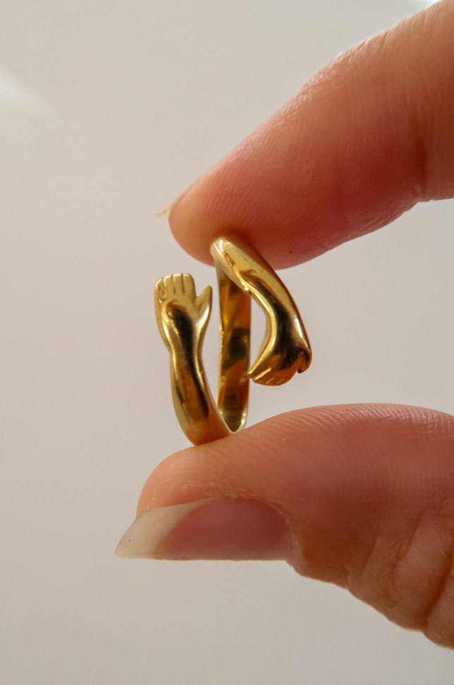 Huggie Ring